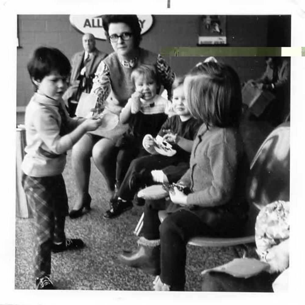 sm6902Linda, Wilma, Drue, Mikey & Sara  1969.jpg